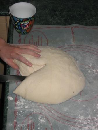 Cut the dough into 3 parts to make 3 Pizzas